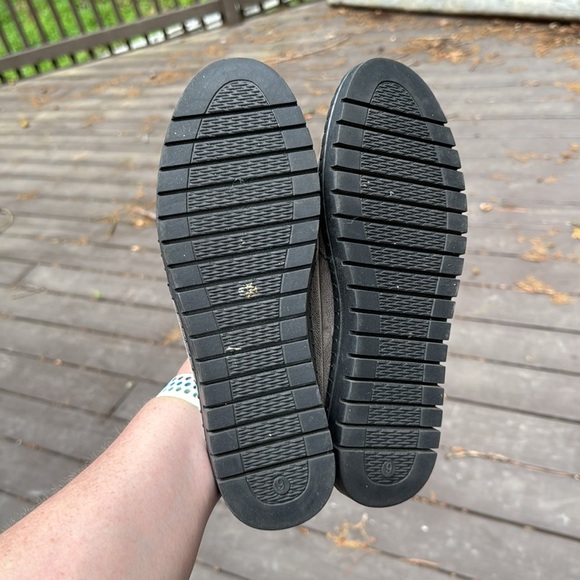 Easy Street oil burnished brown color women’s sneakers size 9 - Picture 3 of 6